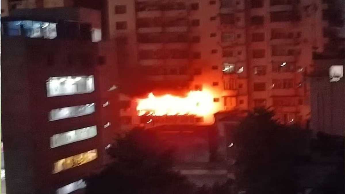 झारखंड : धनबाद के आशीर्वाद टावर में लगी भीषण आग, 12 की मौत